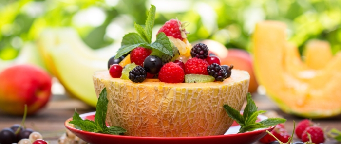 Фруктовый салат в дыне