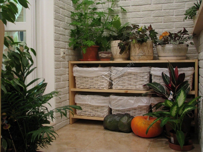 Стеллаж для хранения овощей на балконе