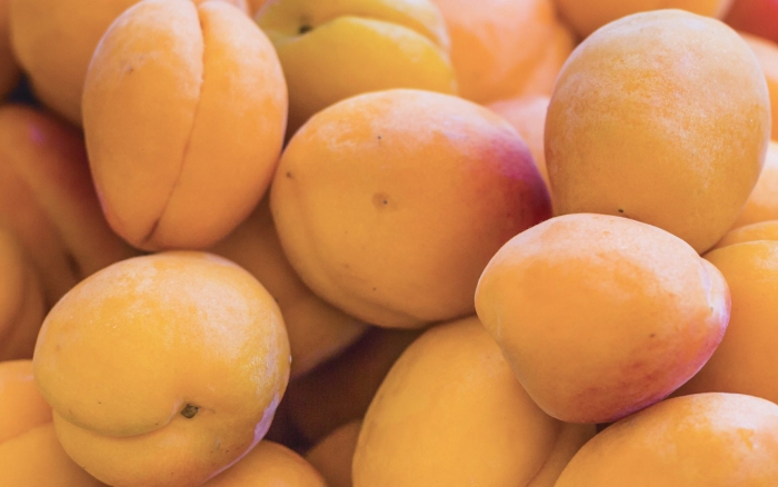 Спелый абрикос