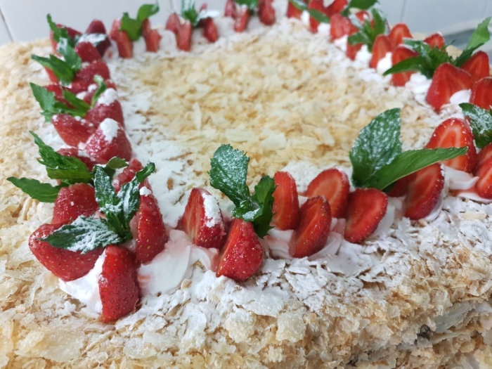 Украшение торта наполеон