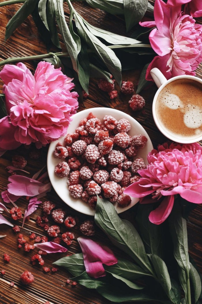 Доброе утро пионы и кофе