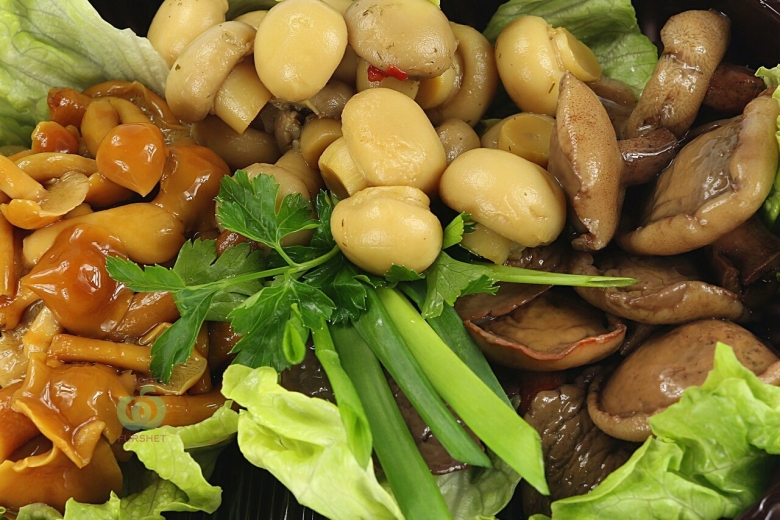 Маринованные грибы ассорти