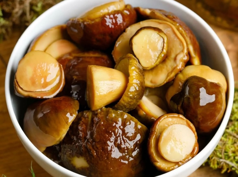 Маринованные белые грибы