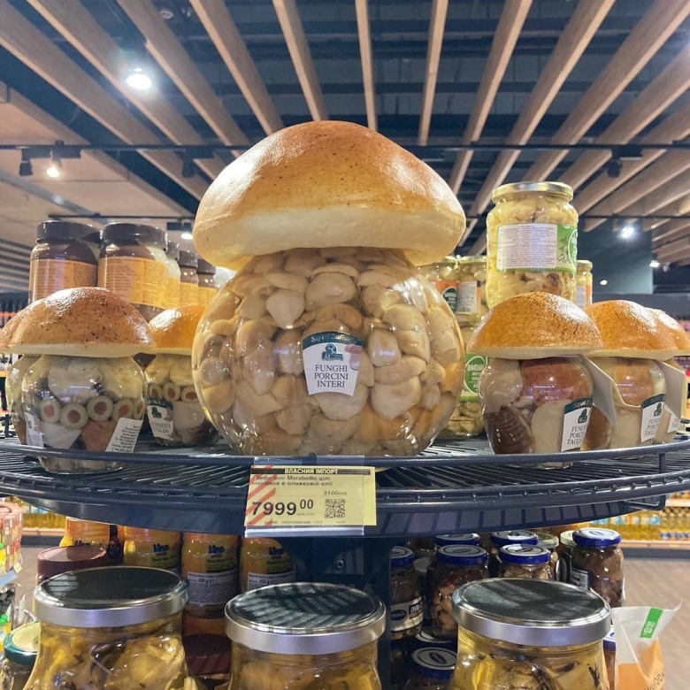 Банка с грибами