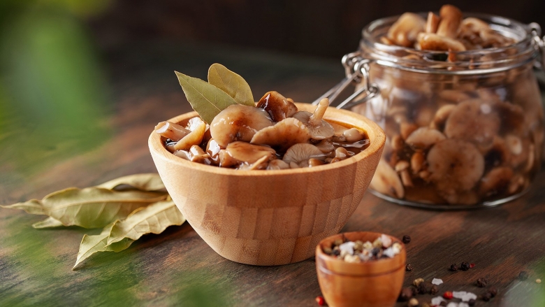 Опята маринованные