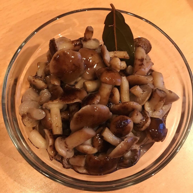 Маринованные белые грибы