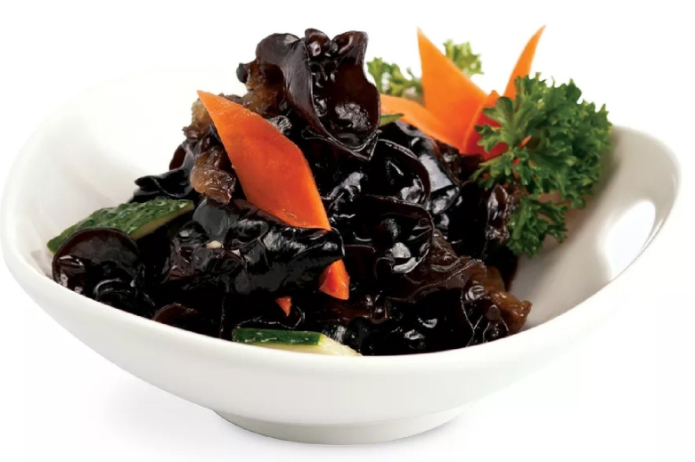 Салат с древесными грибами