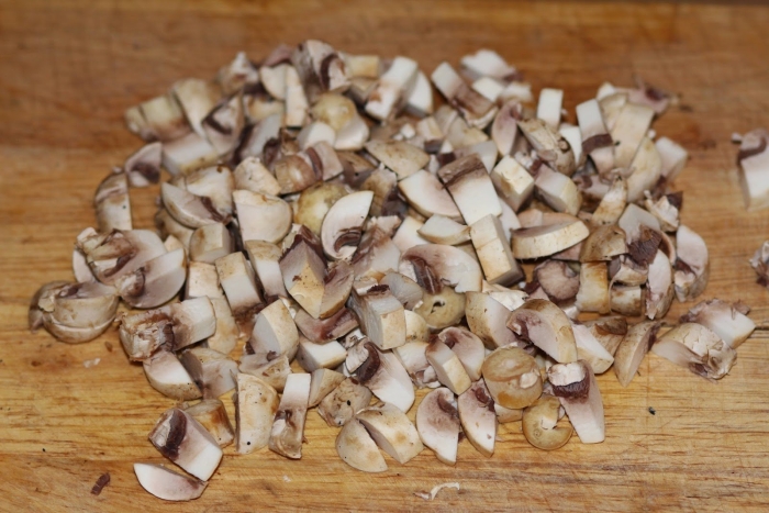 Грибы нарезанные