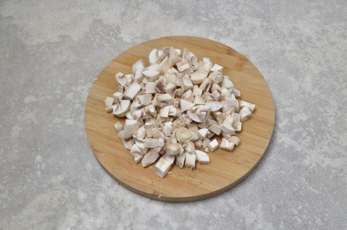 Салат с куриной грудкой и грибами