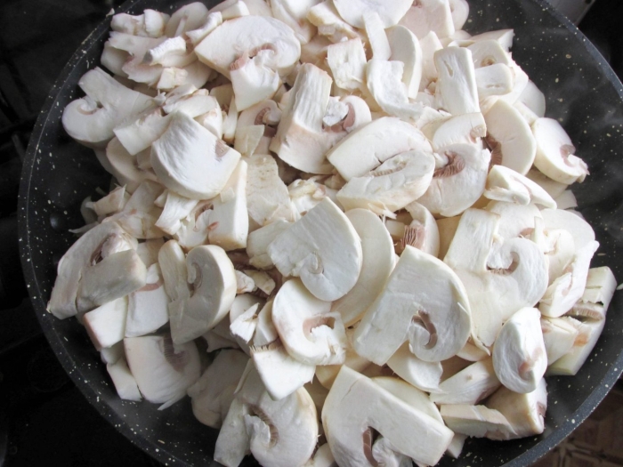 Пожарить шампиньоны на сковороде с луком и картошкой пошаговый