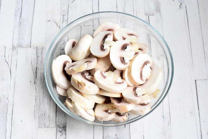 Грибы нарезанные пластинками