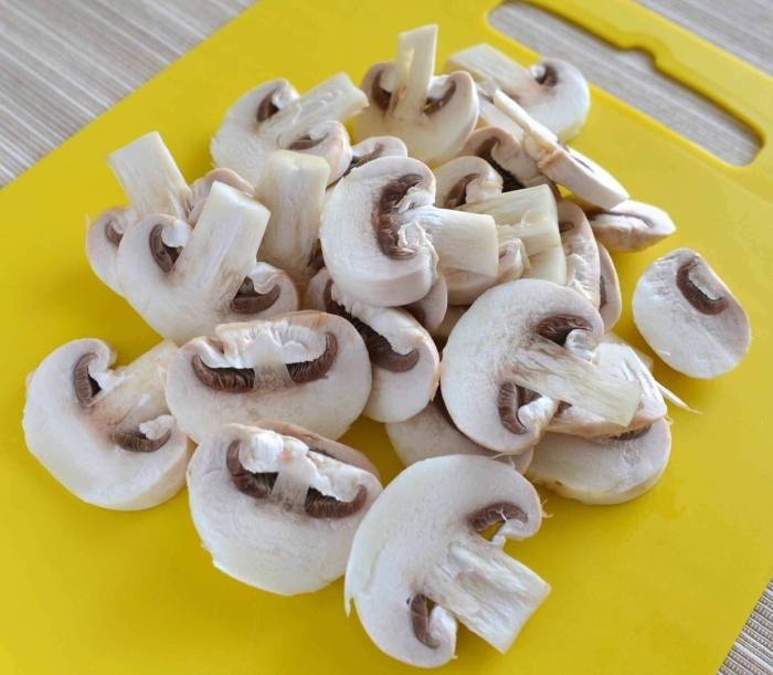 Грибы нарезанные