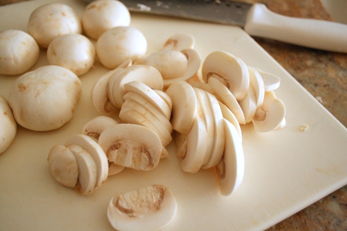 Нарезка шампиньонов