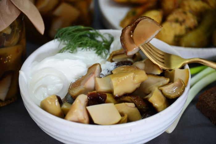 Маринованные белые грибы