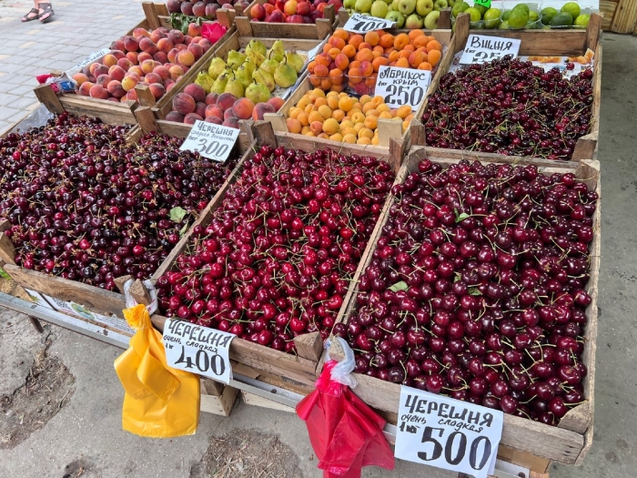 Черешня на рынке