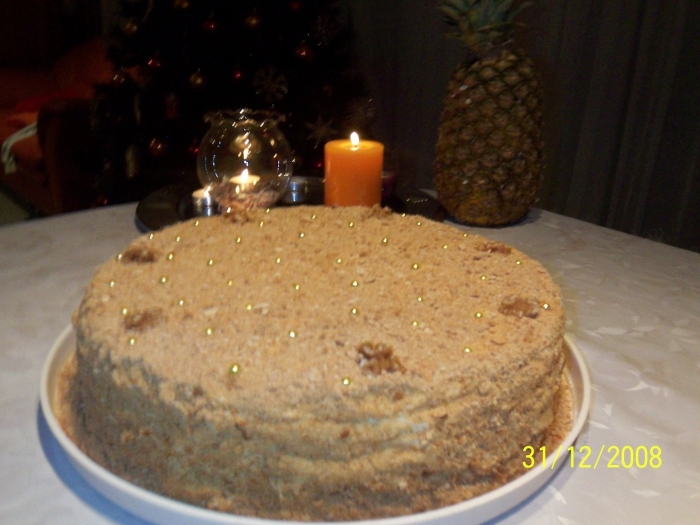 Медовый торт с грецкими орехами