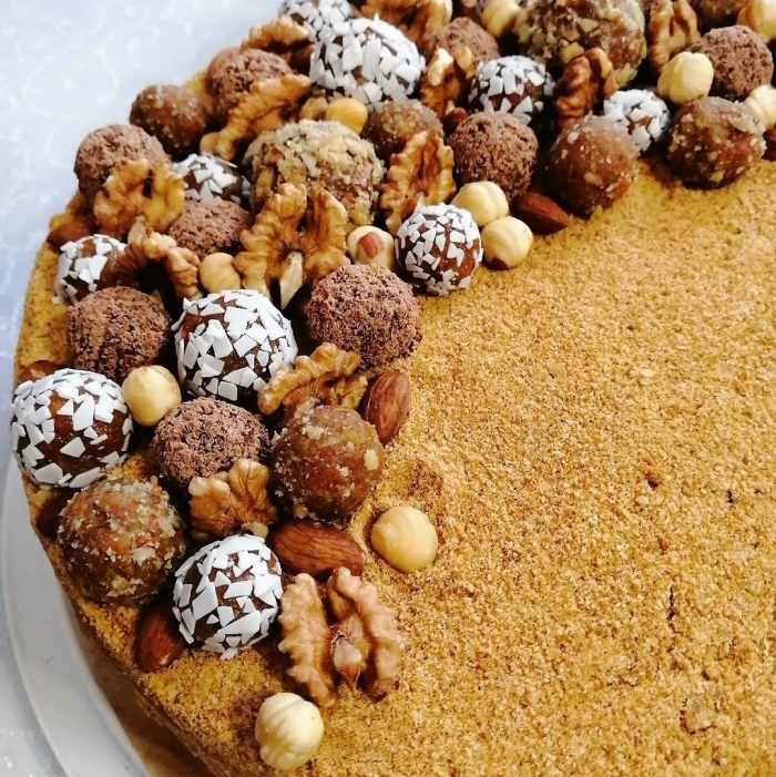 Торт медовые шарики