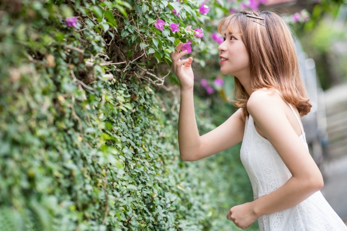 Девушка с цветами