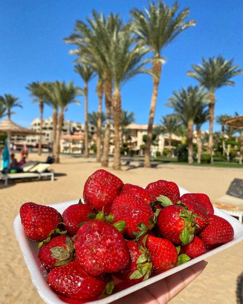 Фрукты на пляже