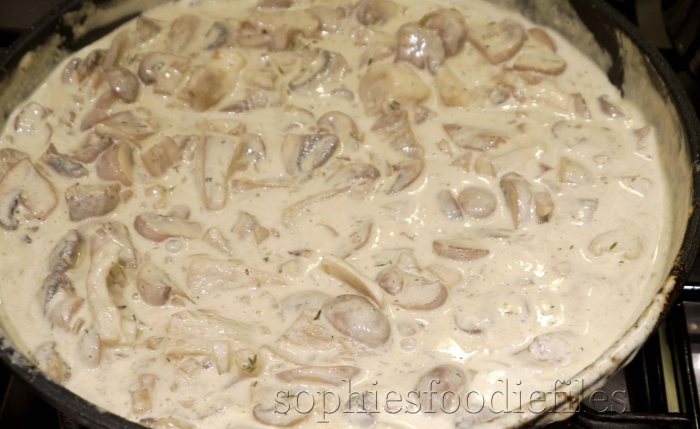 Грибы в сметанном соусе