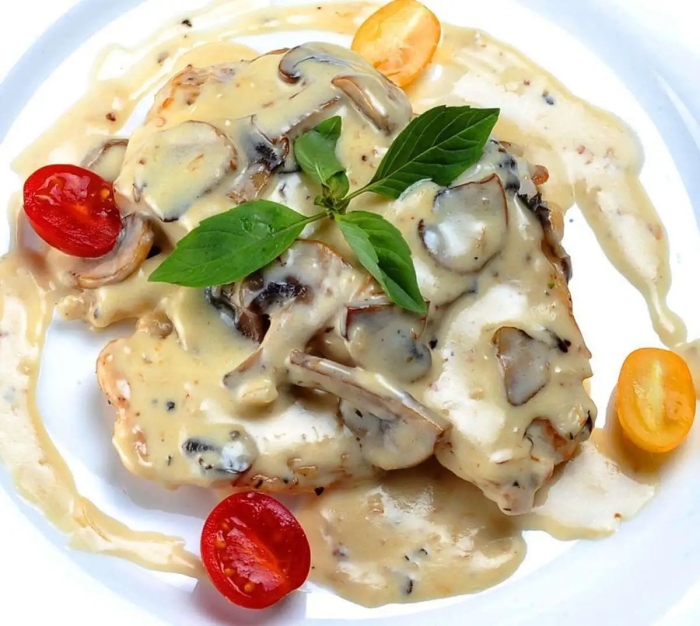 Курочка с грибами в сливочном соусе
