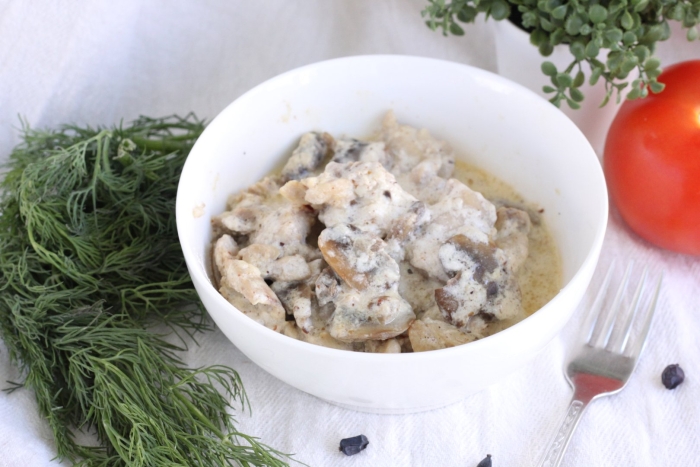 Курица с грибами в сливочном соусе