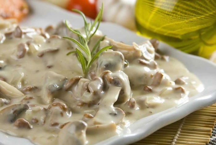 Сметанно грибной соус