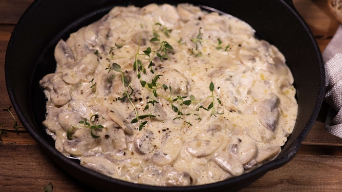 Шампиньоны в сметанном соусе