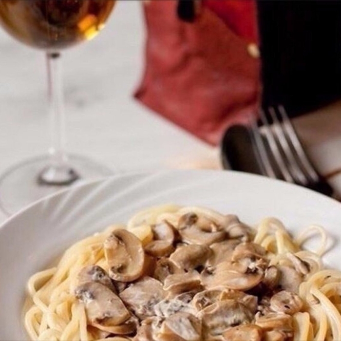 Спагетти со сливочно-грибным соусом