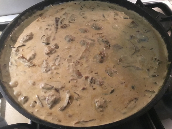 Белые грибы в сливочном соусе