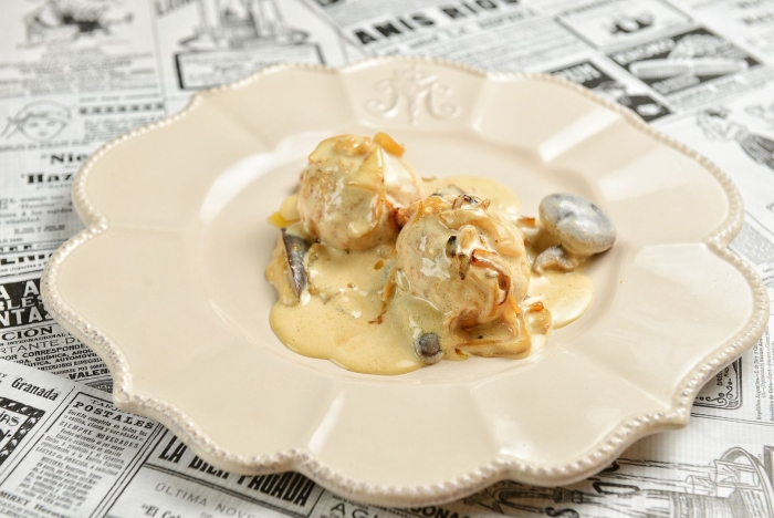 Тефтели в грибном соусе