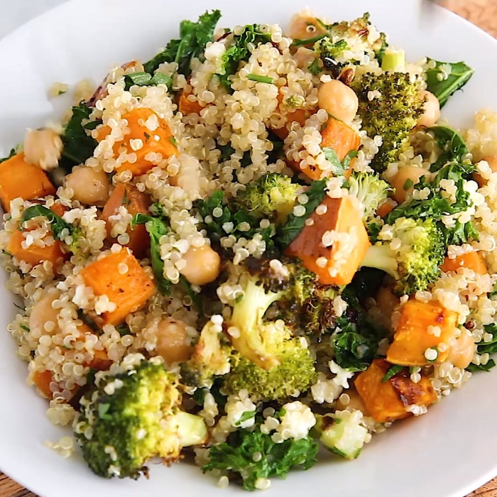 Киноа с брокколи