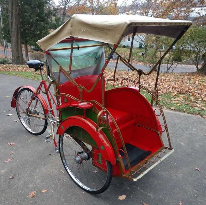 Двухместный трехколесный велосипед