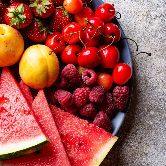 Летние фрукты и ягоды
