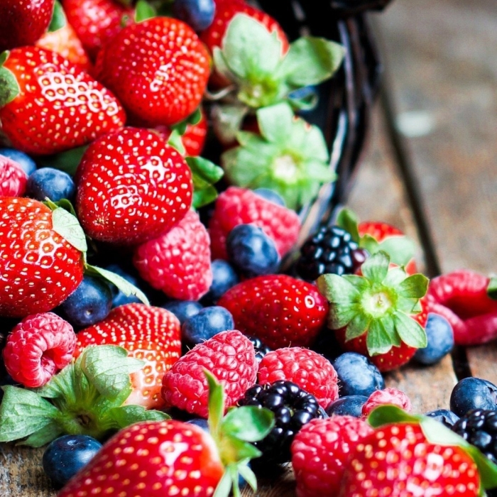 Клубника малина ежевика