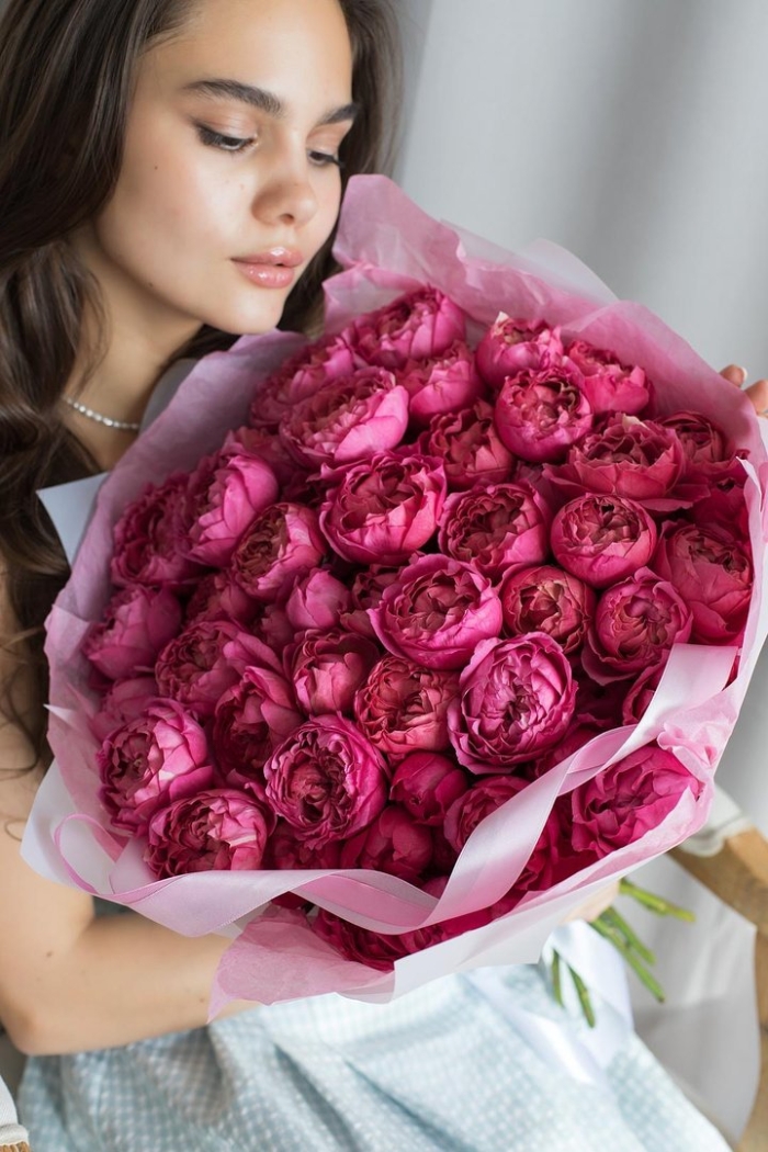 Роза кустовая пионовидная