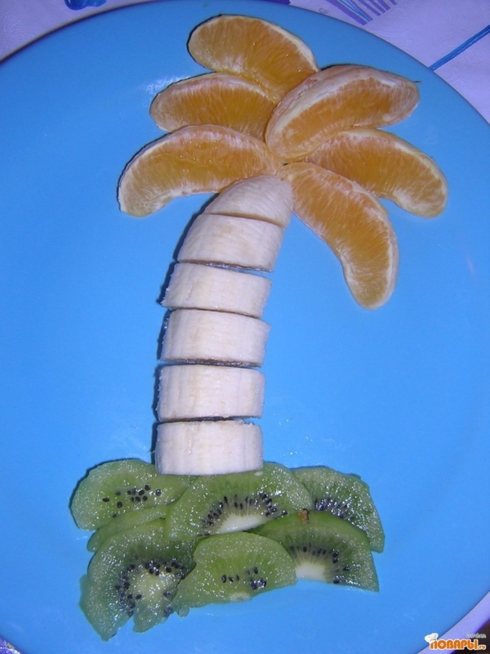 Фрукты в виде пальмы