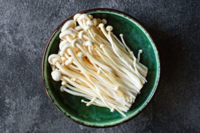 Японские грибы эноки