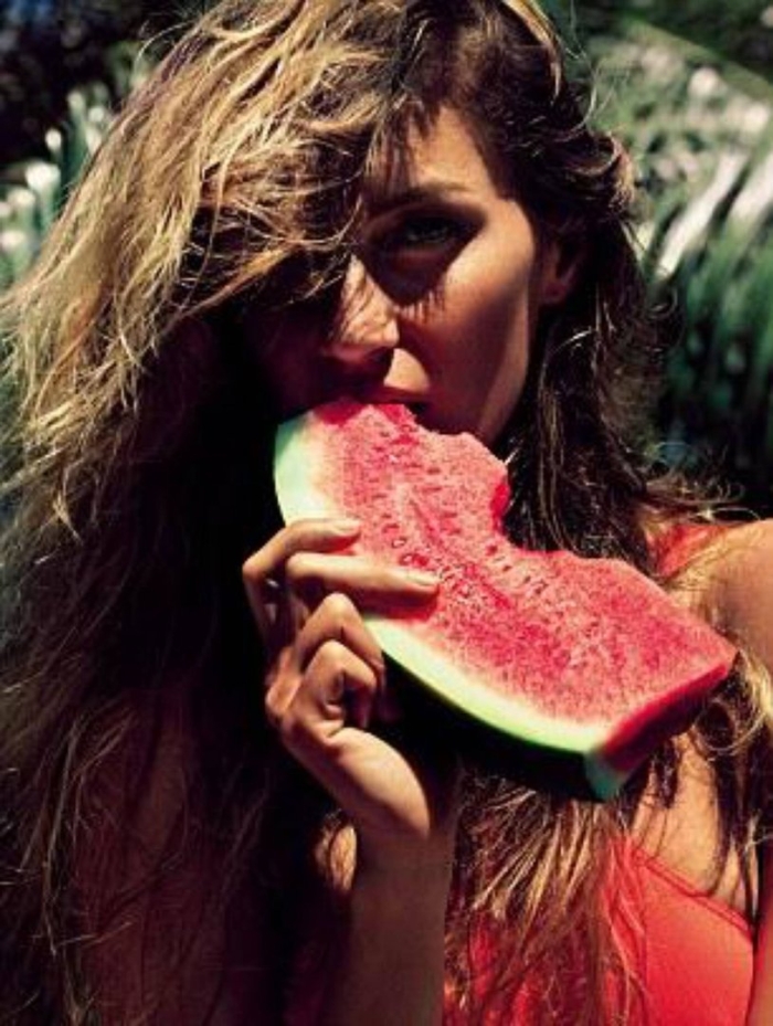 Фотосессия с арбузом девушки