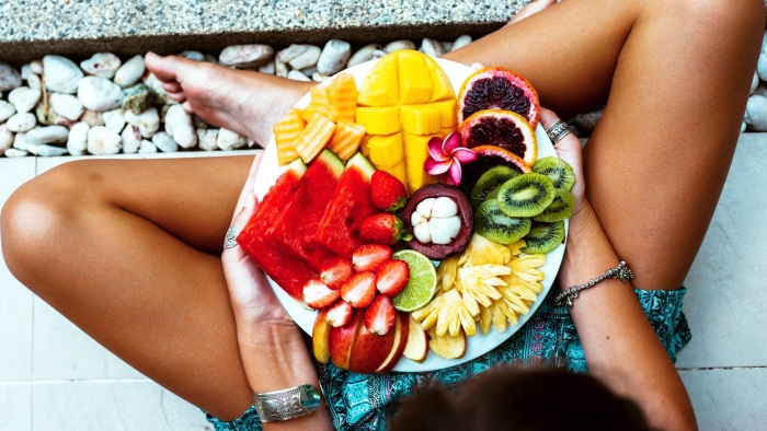 Девушка с едой