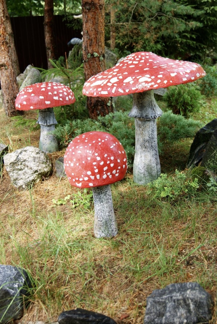 Садовая фигура мухомор