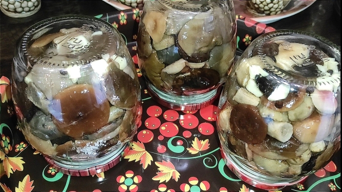 Маринованные грибы подберезовики