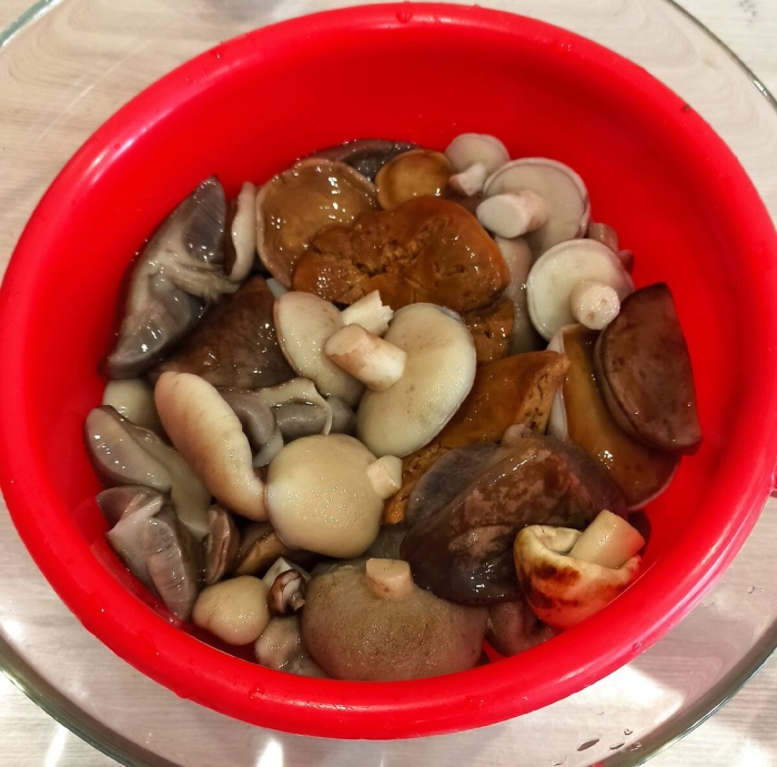 Маринованные подосиновики