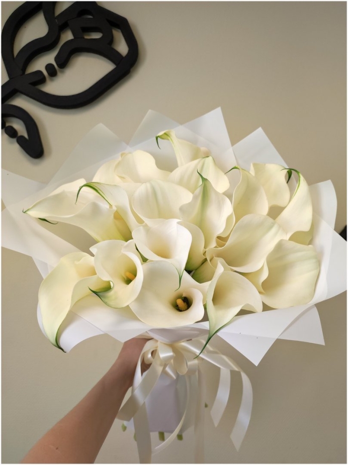 Белые каллы букет