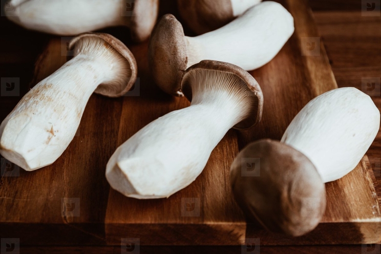 Еринги Королевская вешенка