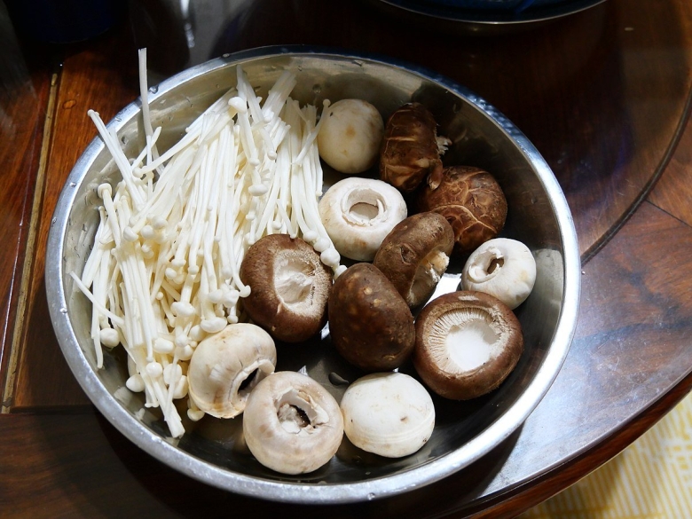 Грибы плоские съедобные корейские Агарик