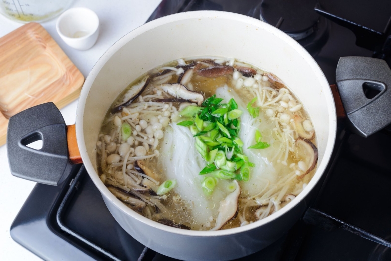 Корейские грибы Эноки блюда