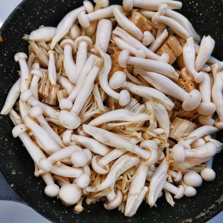 Корейские грибы эноки дошик