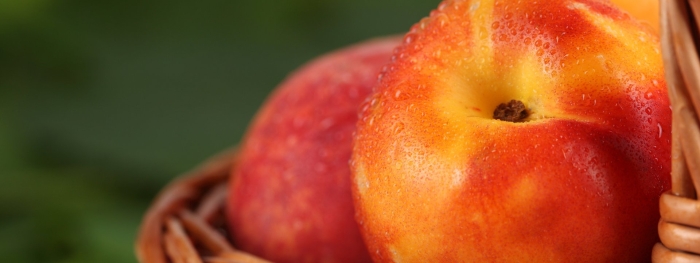 Фрукты персик нектарин