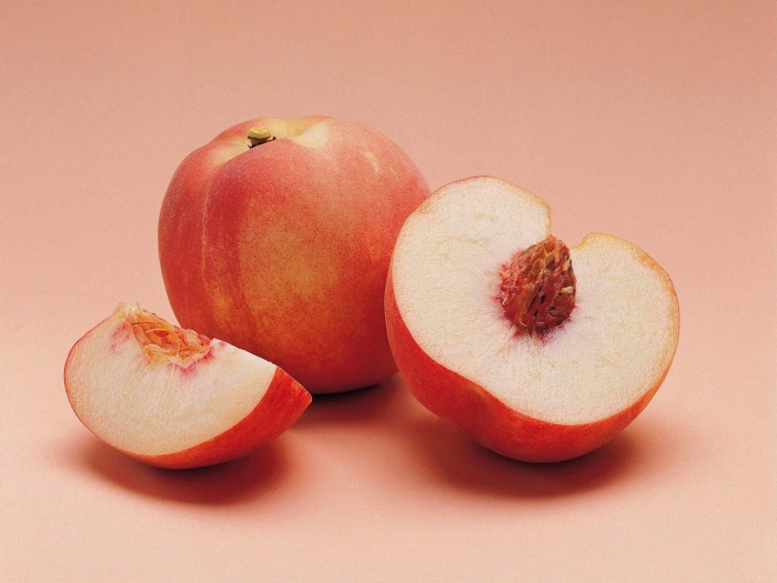 Фрукт персик